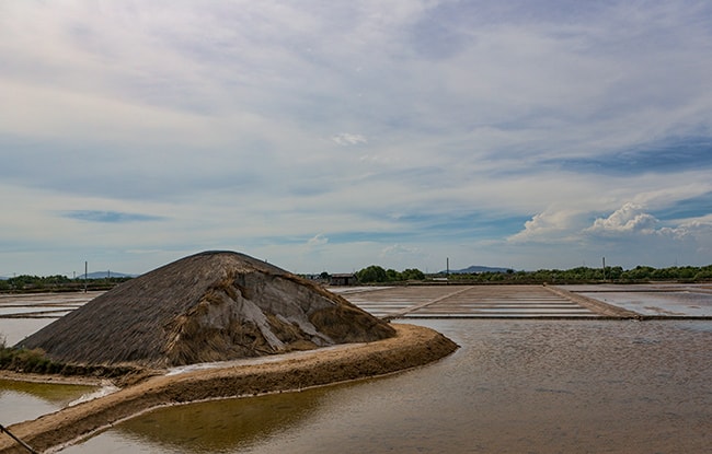 Salt production close to An Ngãi