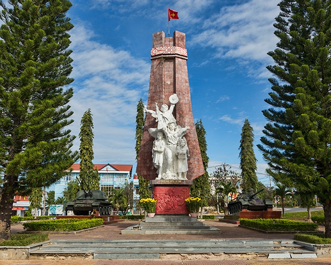War memorial in Đắk Tô