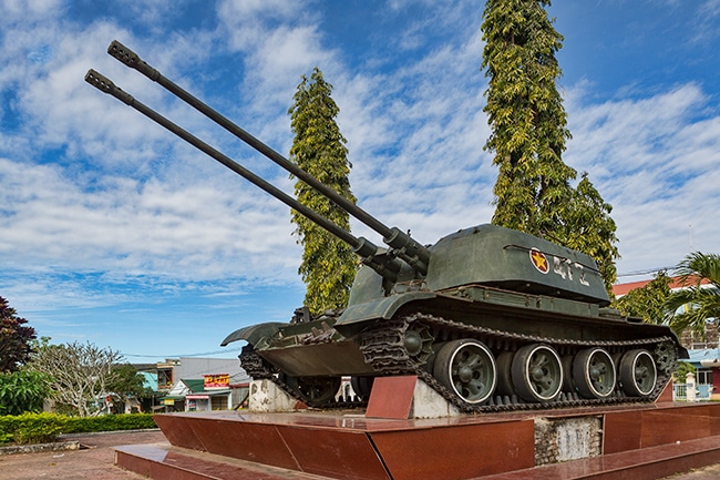 A tank at the war memorial in Đắk Tô
