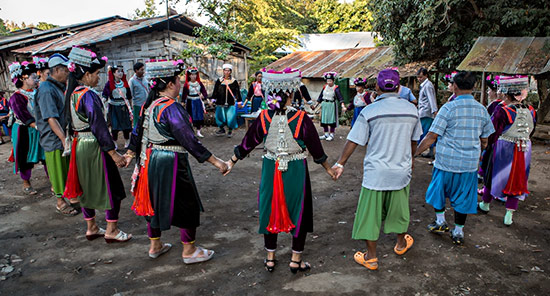 The Lisu New Year Dancing in the Day 25