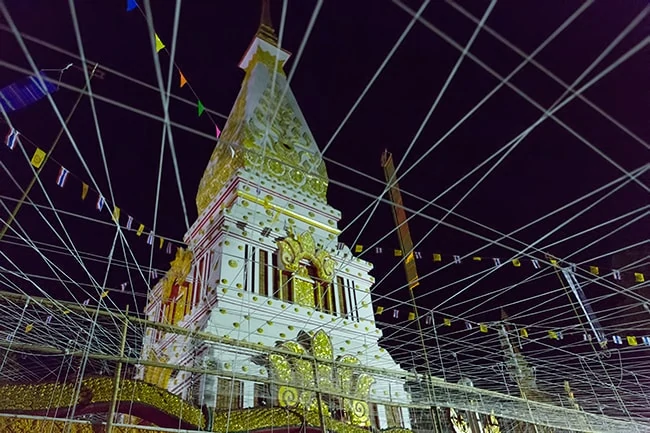 Sai Sin Strings on a Temple in Kut Chap