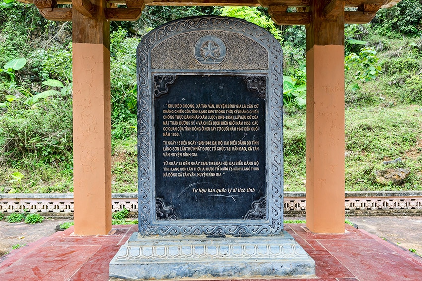 Monument in Xa Tan Wan on the 14