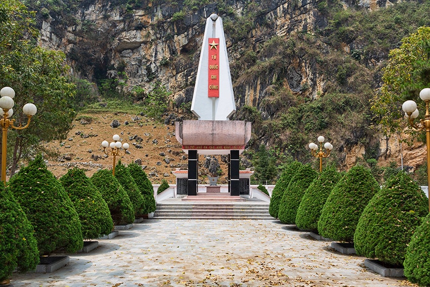 Monument juts outside of Mèo Vạc